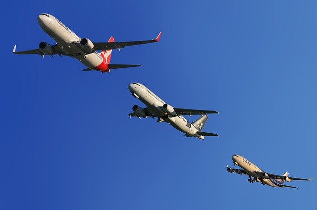 tři letadla